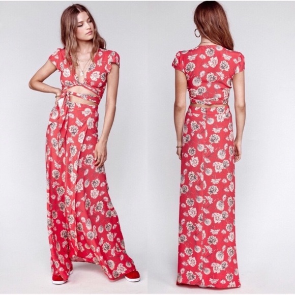 Flynn Skye Tops - Flynn Skye Wrap it Up Top in Floral Fireworks